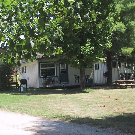 Colonial Bay Motel And Cottages 헌츠빌 외부 사진