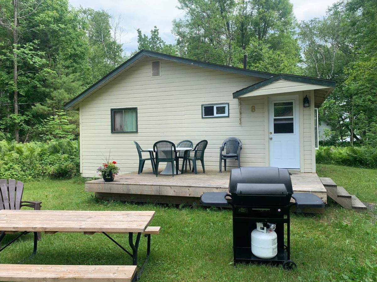 Colonial Bay Motel And Cottages 헌츠빌 외부 사진