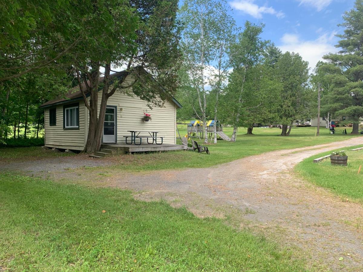 Colonial Bay Motel And Cottages 헌츠빌 외부 사진
