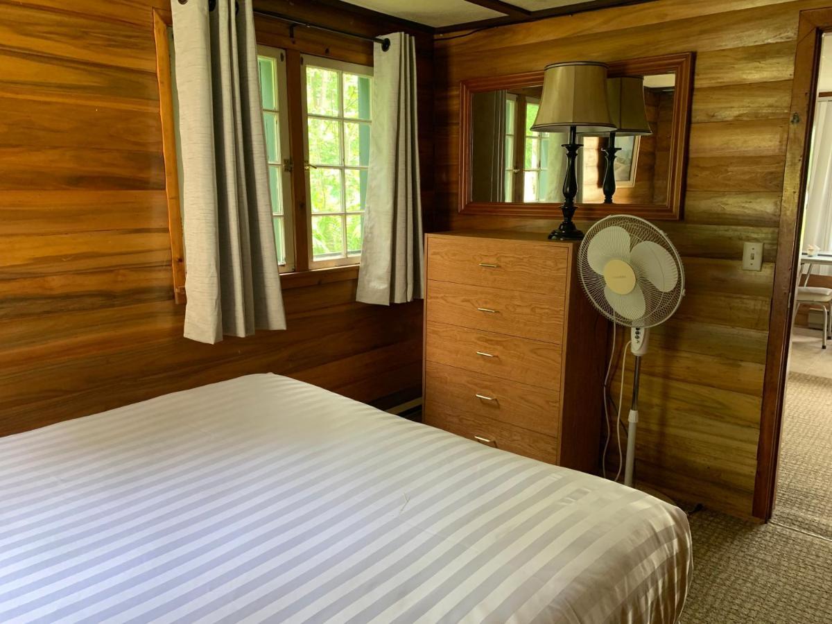 Colonial Bay Motel And Cottages 헌츠빌 외부 사진