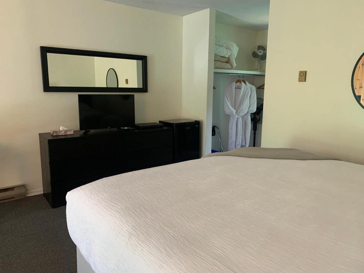 Colonial Bay Motel And Cottages 헌츠빌 외부 사진