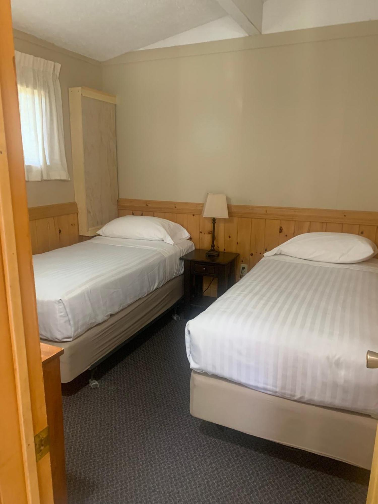 Colonial Bay Motel And Cottages 헌츠빌 외부 사진