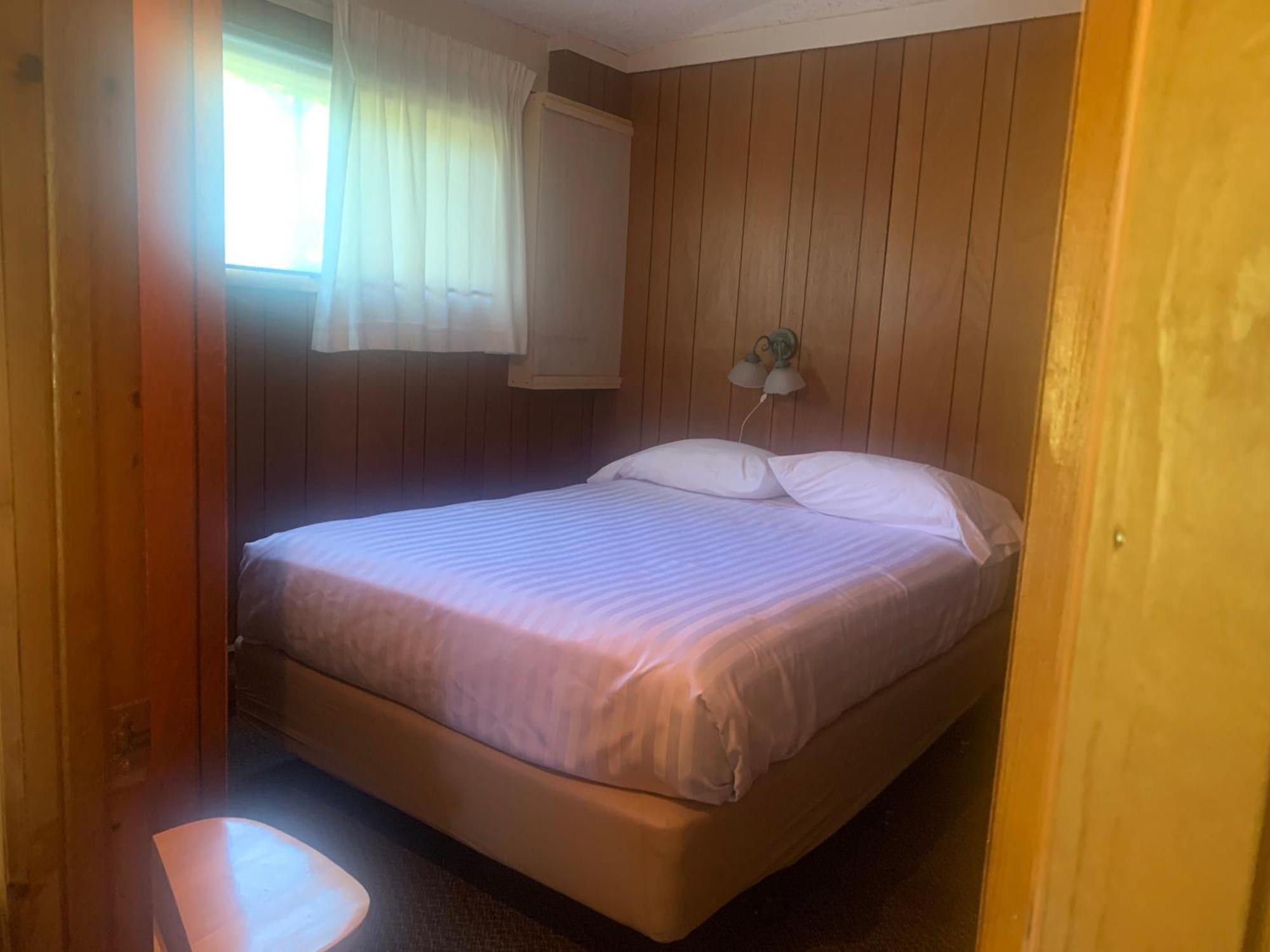 Colonial Bay Motel And Cottages 헌츠빌 외부 사진