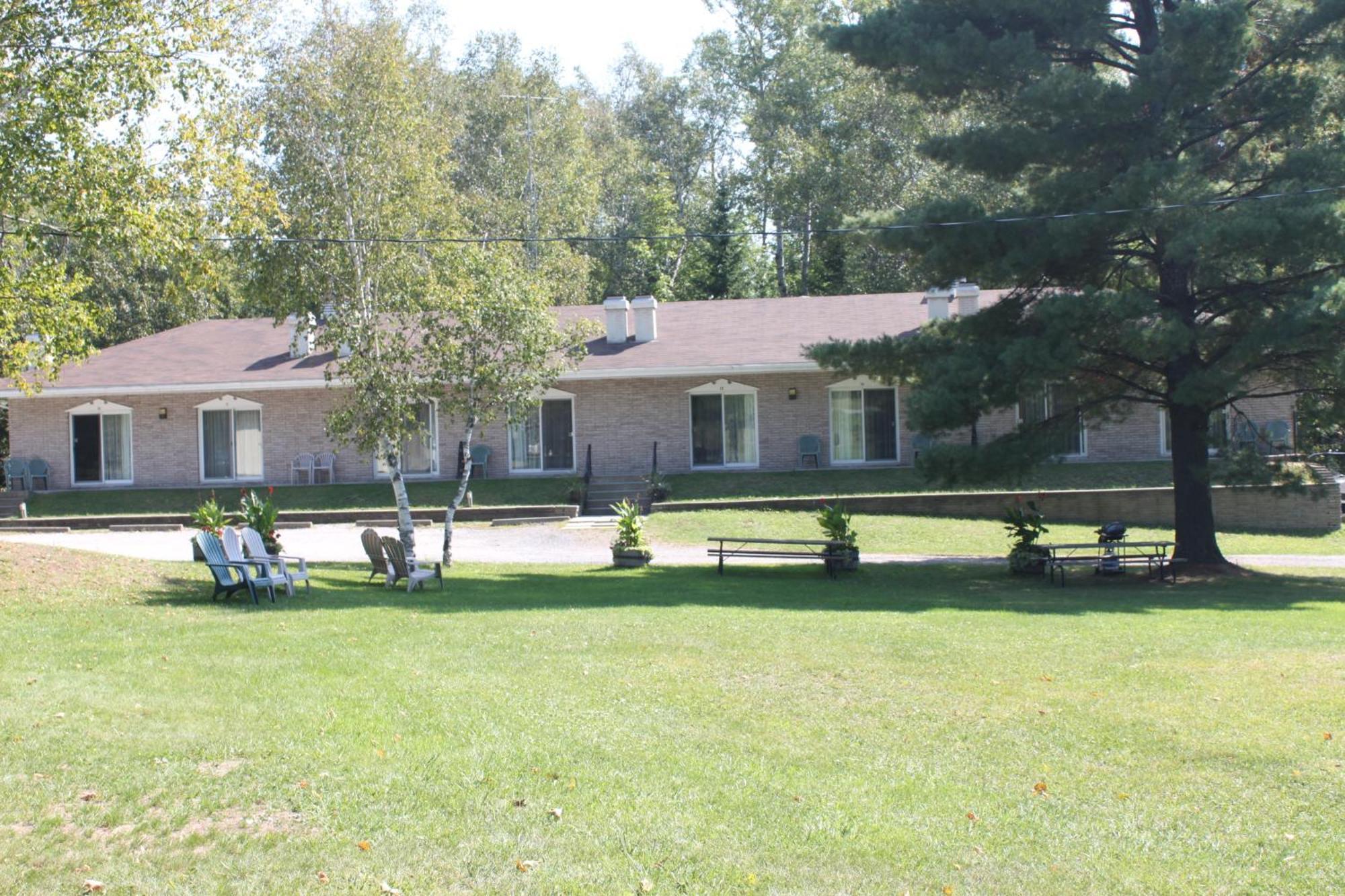 Colonial Bay Motel And Cottages 헌츠빌 외부 사진
