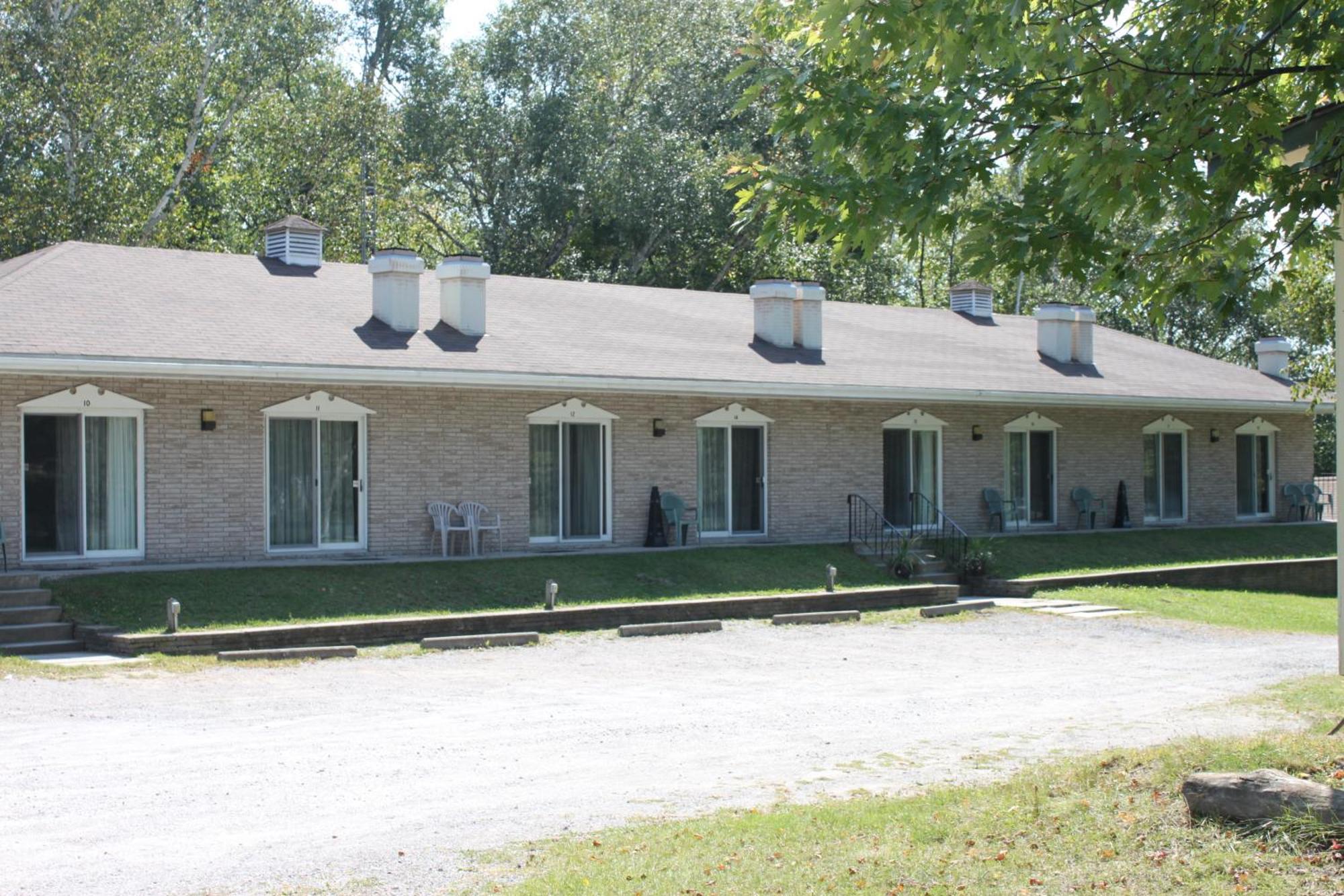 Colonial Bay Motel And Cottages 헌츠빌 외부 사진