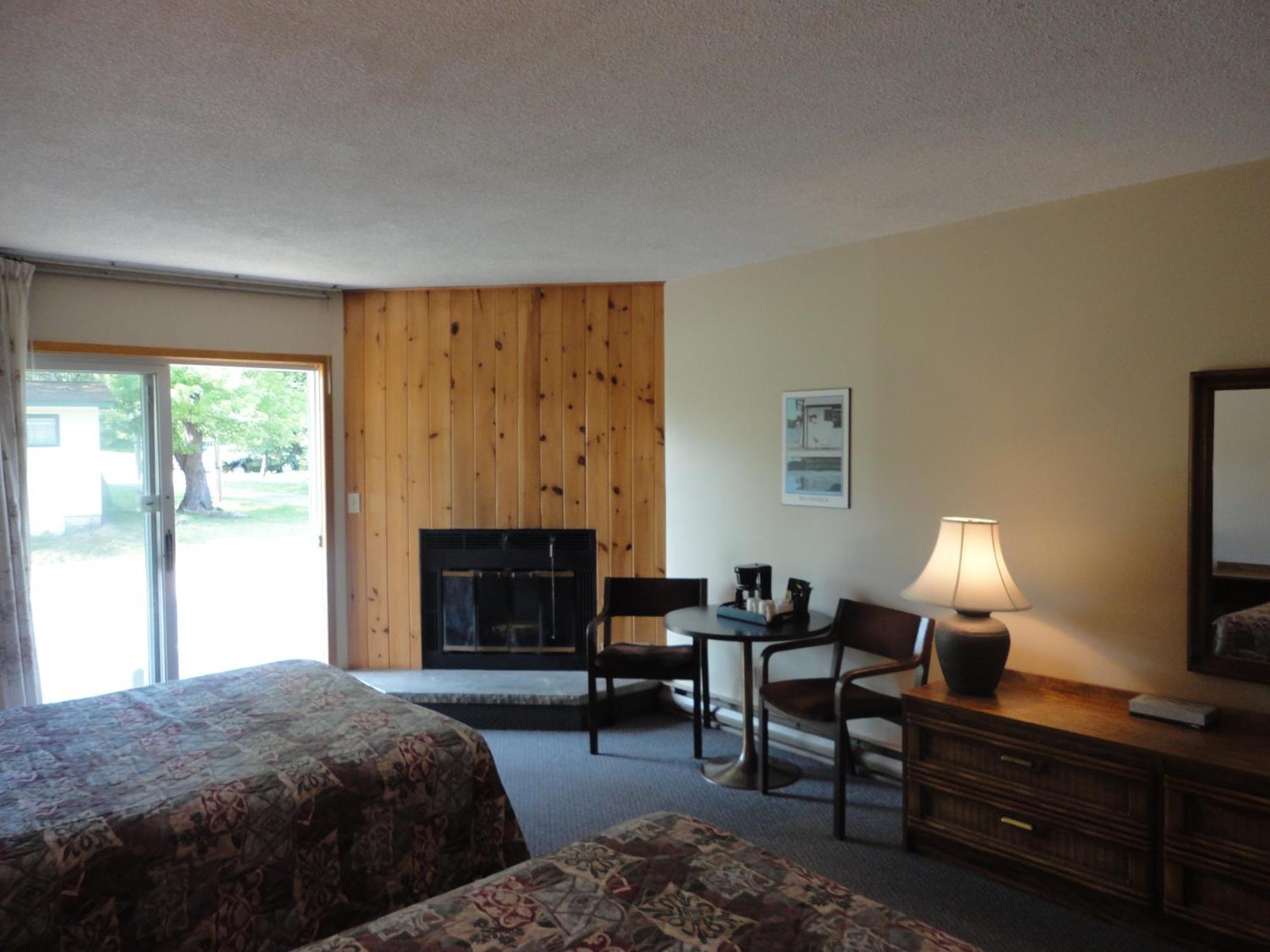 Colonial Bay Motel And Cottages 헌츠빌 외부 사진