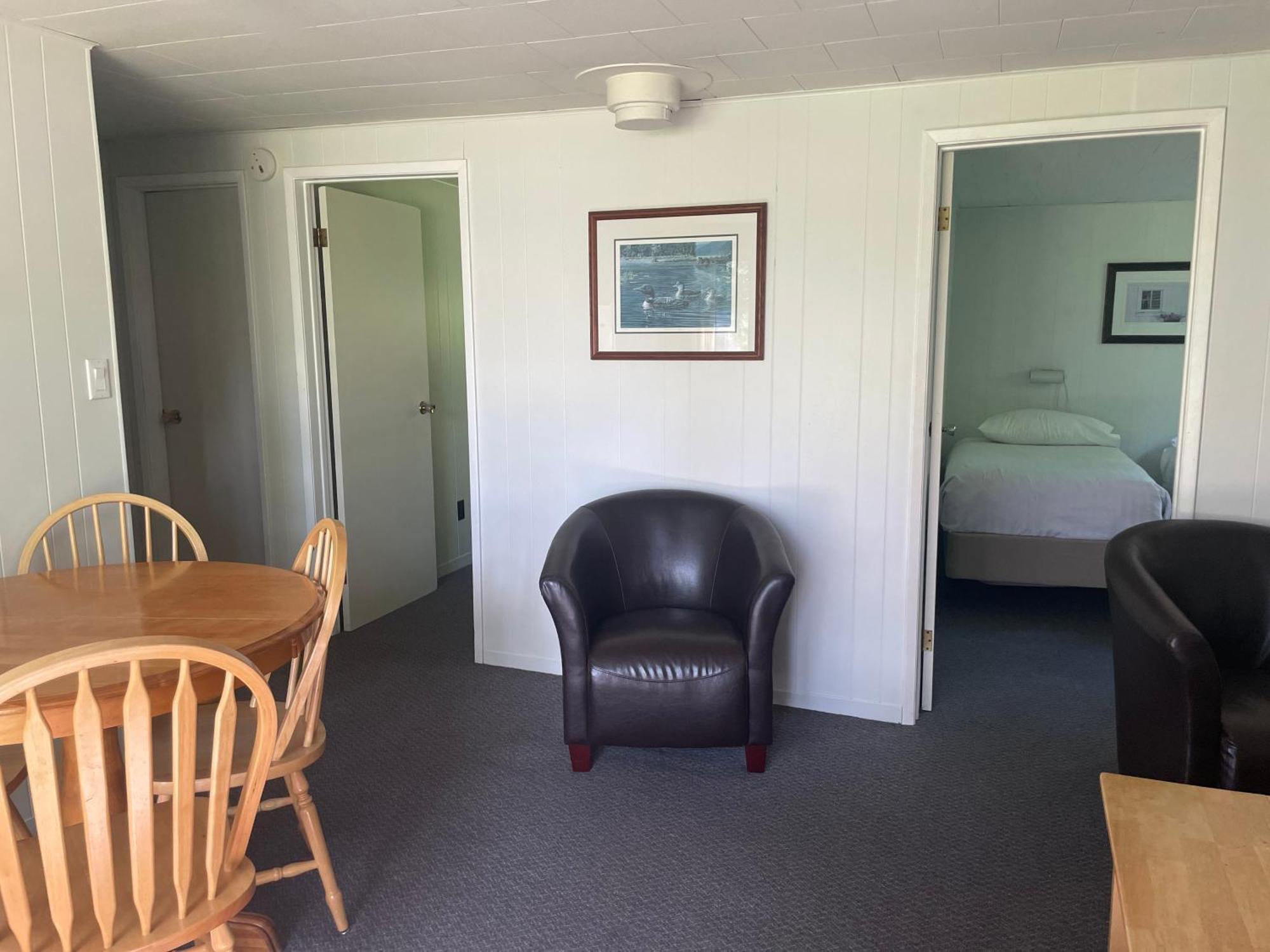 Colonial Bay Motel And Cottages 헌츠빌 외부 사진