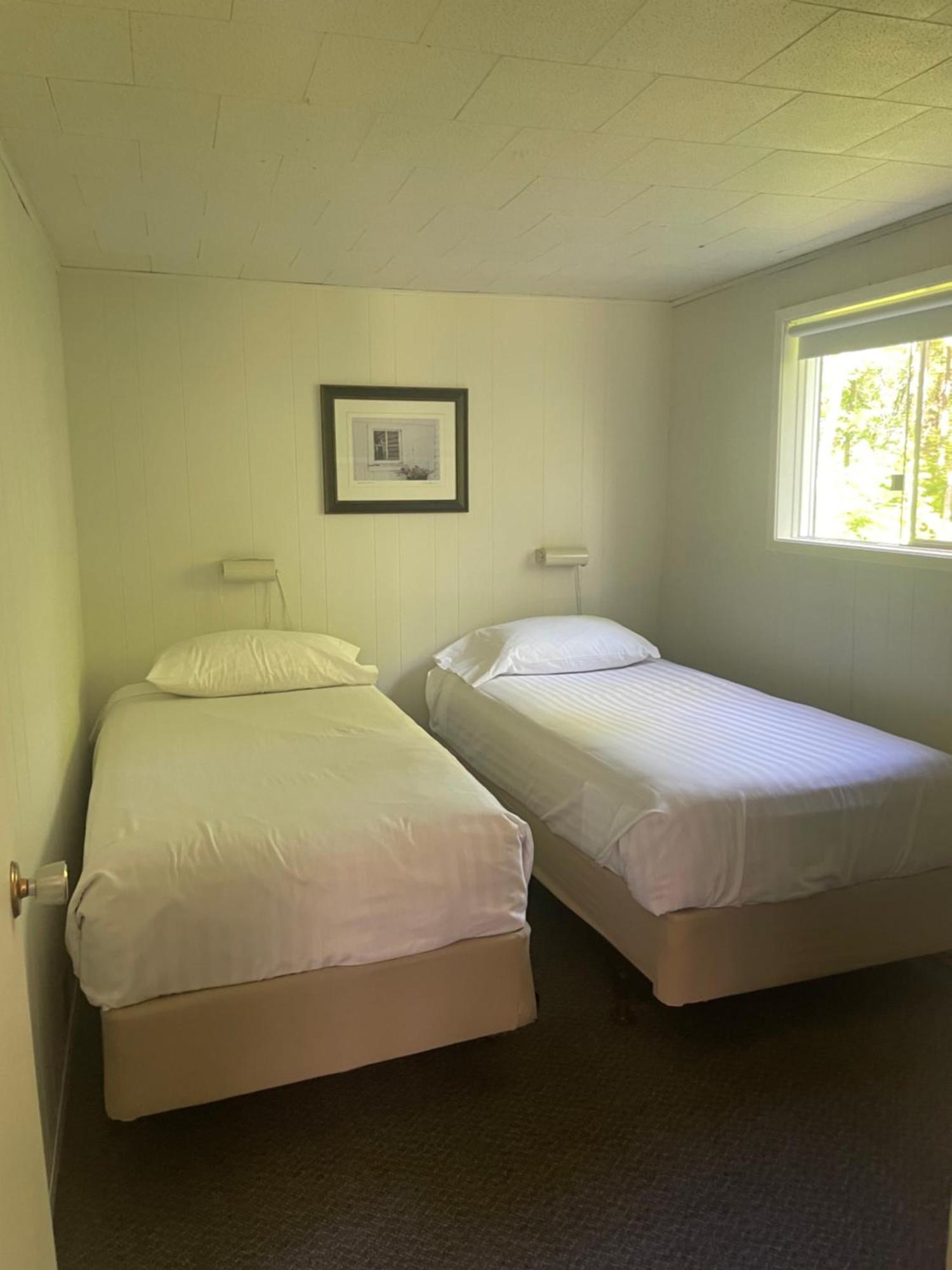 Colonial Bay Motel And Cottages 헌츠빌 외부 사진